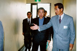 �H�c�@�y�i�O�񑊁j�o��